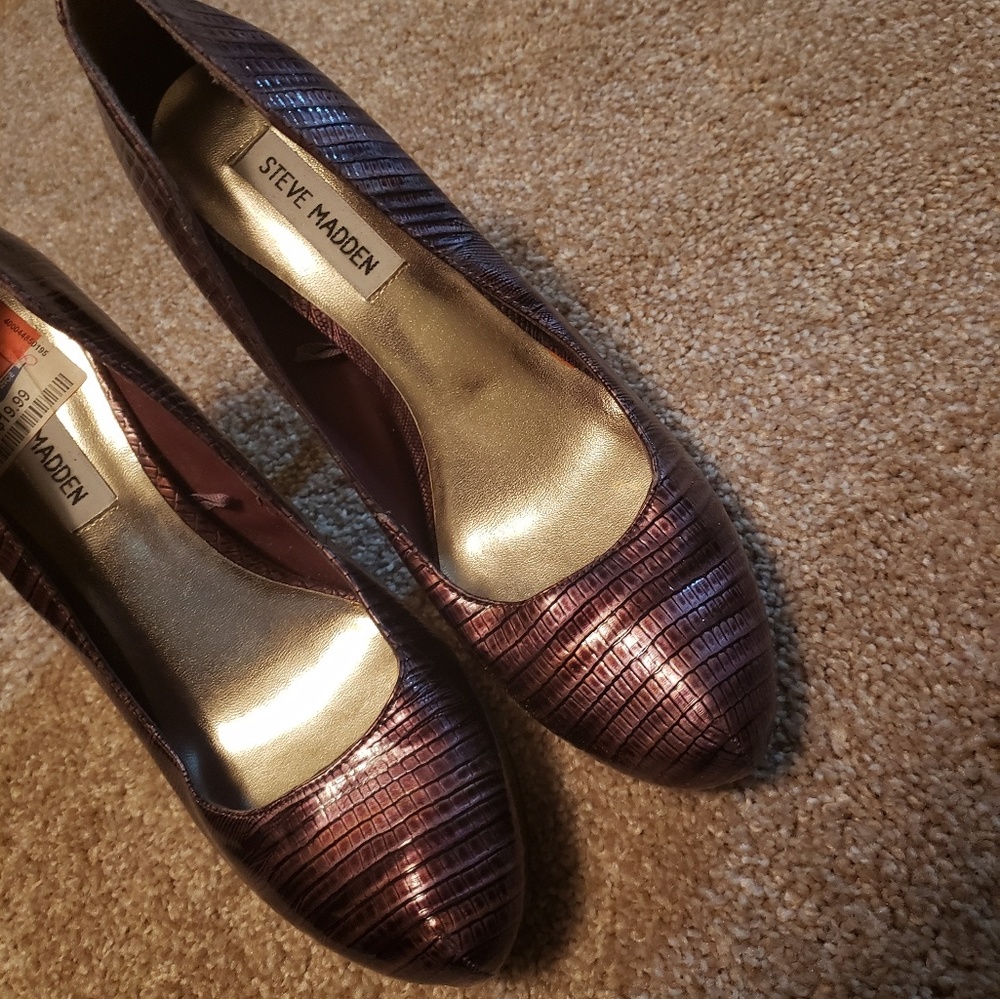 Shoes - Picture 3 of 4